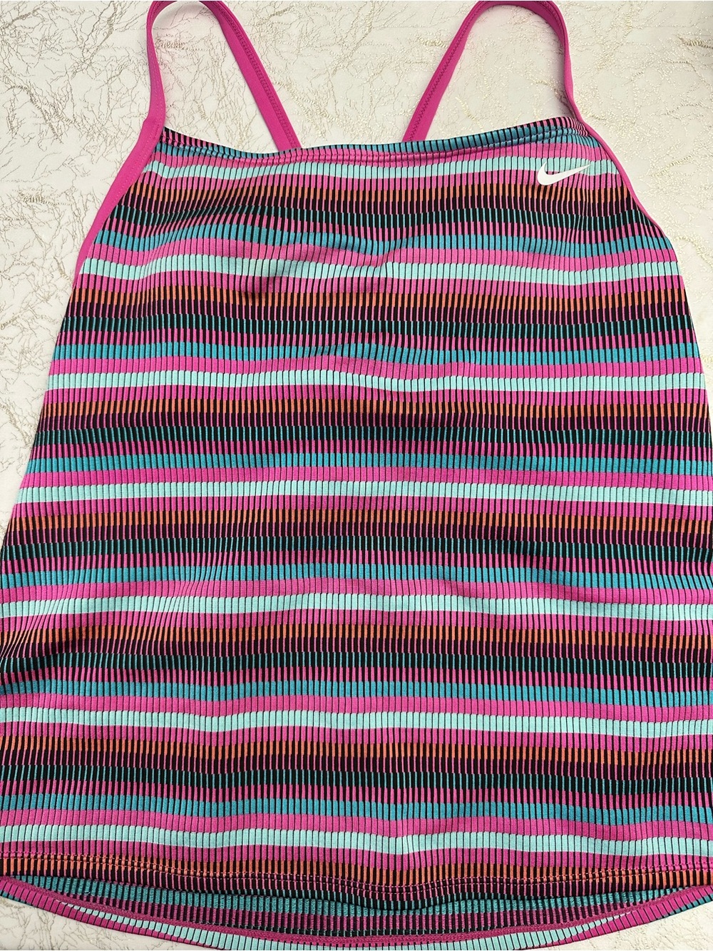Nike tank top with horizontal stripes
SIZE L